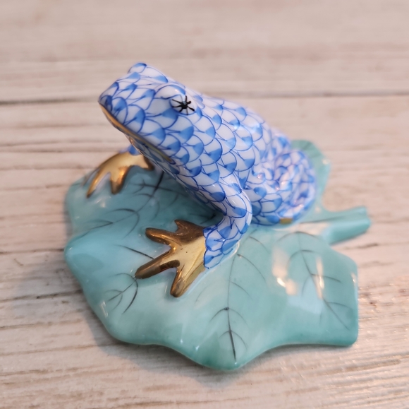 Herend Frog on Lily - Picture 5 of 5